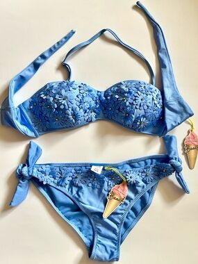 River island Blue Floral Appliqué Bikini Set Never Worn US Size 8 Very Cute!